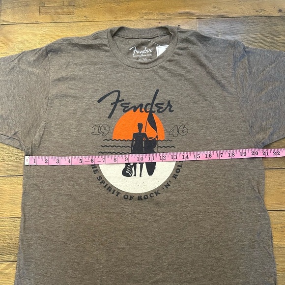 FENDER Brown Sunset Spirit of Rock n Roll Surfboard T-Shirt large Unisex NWT - Picture 4 of 9